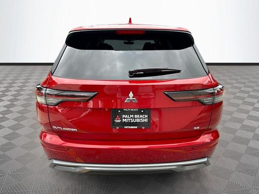 Red Diamond 2026 Mitsubishi Outlander SE