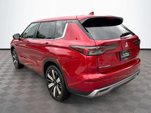 Red Diamond 2026 Mitsubishi Outlander SE
