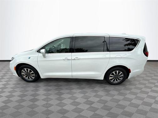 2022 Chrysler Pacifica Hybrid Touring L