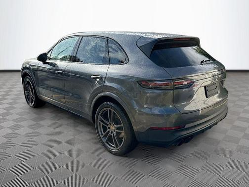 Quartzite Grey Metallic 2021 Porsche Cayenne Cayenne