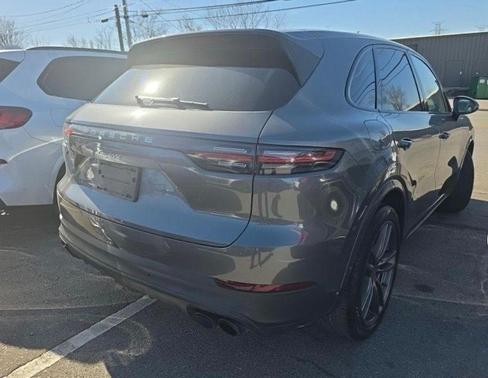 Quartzite Grey Metallic 2021 Porsche Cayenne Cayenne