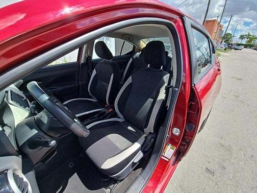 2022 Nissan Versa 1.6 SV