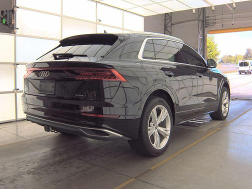 Orca Black Metallic 2020 Audi Q8 55 Premium Plus