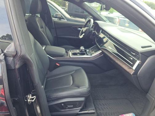 Orca Black Metallic 2020 Audi Q8 55 Premium Plus