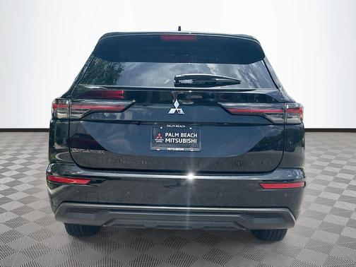 Black Diamond 2026 Mitsubishi Outlander ES