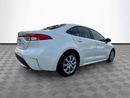 Blizzard Pearl 2021 Toyota Corolla LE
