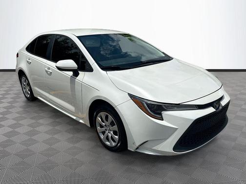 Blizzard Pearl 2021 Toyota Corolla LE