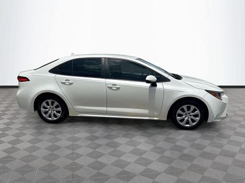 Blizzard Pearl 2021 Toyota Corolla LE
