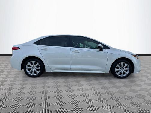 Blizzard Pearl 2021 Toyota Corolla LE