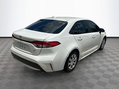 Blizzard Pearl 2021 Toyota Corolla LE