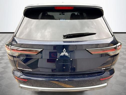 Cosmic Blue Metallic 2026 Mitsubishi Outlander SE
