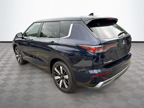 Cosmic Blue Metallic 2026 Mitsubishi Outlander SE