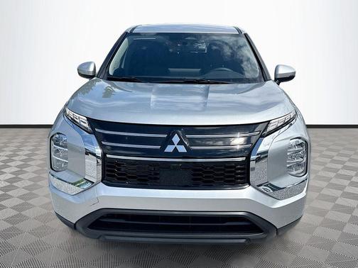 Alloy Silver Metallic 2026 Mitsubishi Outlander ES
