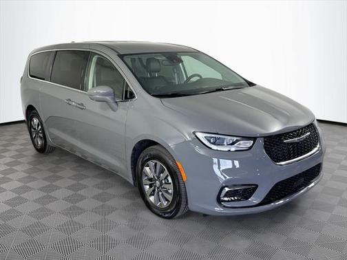 2022 Chrysler Pacifica Hybrid Touring L