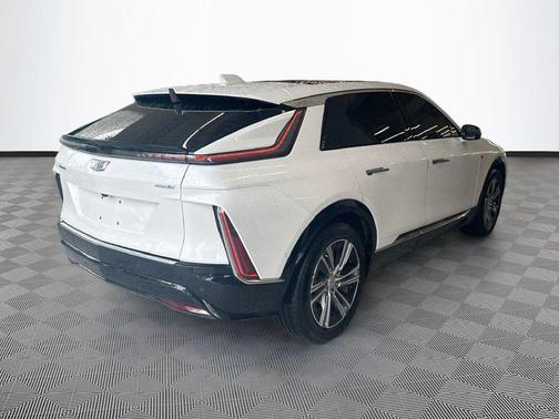Crystal White Tricoat 2024 Cadillac LYRIQ Luxury
