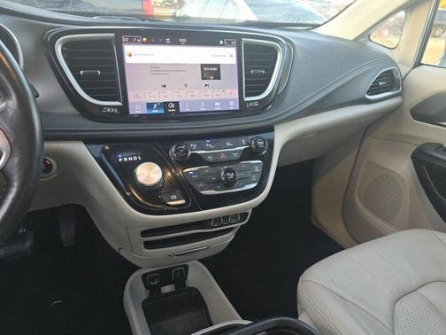 2021 Chrysler Pacifica Hybrid Touring L