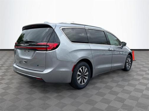 2021 Chrysler Pacifica Hybrid Touring L