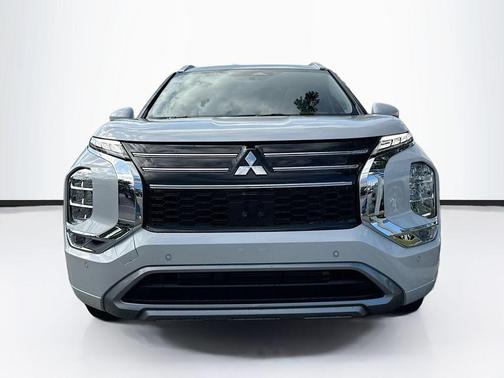 White Diamond 2025 Mitsubishi Outlander SEL 2.5 2WD