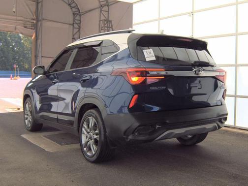 Dark Ocean Blue/White Roof 2021 Kia Seltos S
