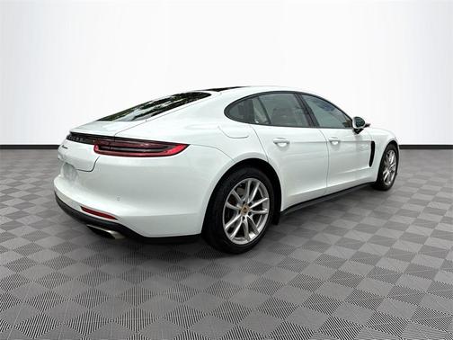 2018 Porsche Panamera 4