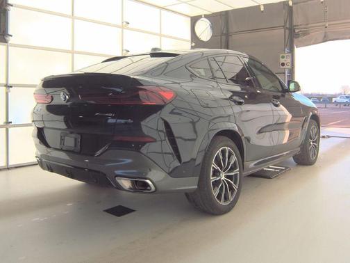 Carbon Black Metallic 2025 BMW X6 xDrive40i