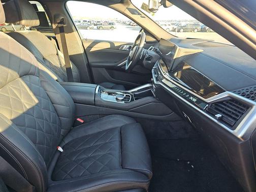 Carbon Black Metallic 2025 BMW X6 xDrive40i