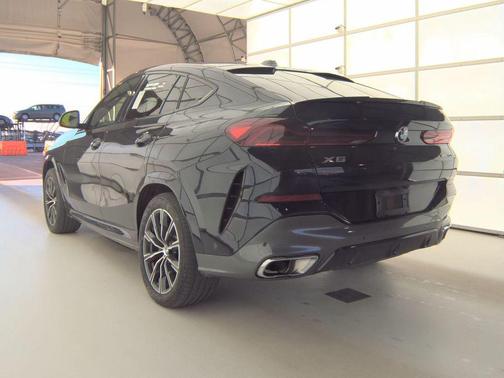 Carbon Black Metallic 2025 BMW X6 xDrive40i