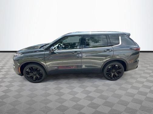 Graphite Gray 2026 Mitsubishi Outlander LE
