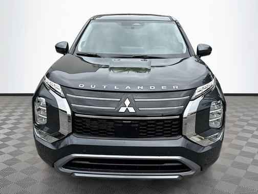 Graphite Gray 2026 Mitsubishi Outlander SE