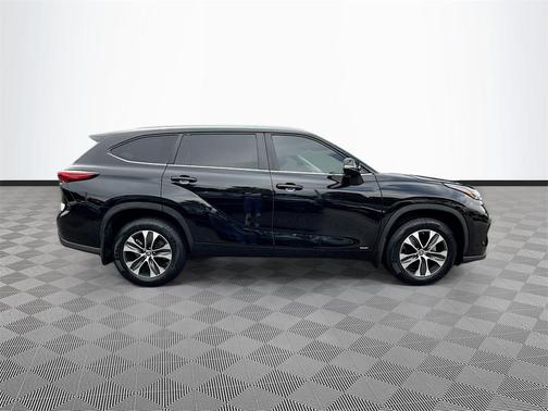 2023 Toyota Highlander Hybrid XLE