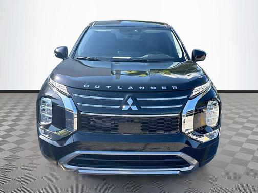 Labrador Black Pearl 2026 Mitsubishi Outlander SE