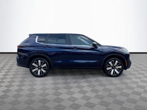 Cosmic Blue Metallic 2025 Mitsubishi Outlander SE