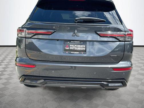 Graphite Gray 2026 Mitsubishi Outlander LE