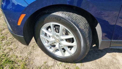 Blue Glow Metallic 2023 Chevrolet Equinox 1LT