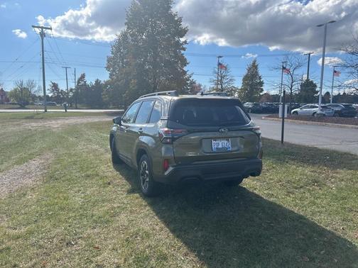 2025 Subaru Forester Premium