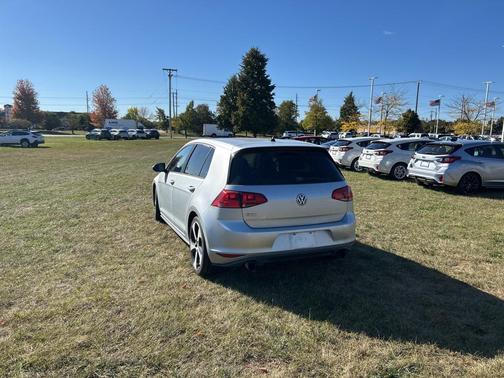 2016 Volkswagen Golf GTI 2.0T SE 4-Door