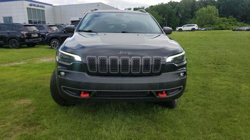 Diamond Black Crystal Pearlcoat 2019 Jeep Cherokee Trailhawk