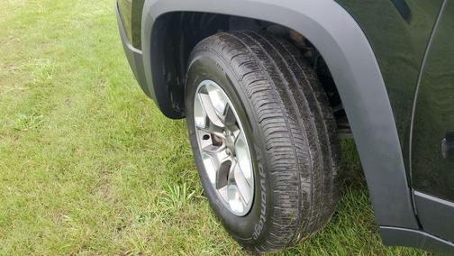 Diamond Black Crystal Pearlcoat 2019 Jeep Cherokee Trailhawk
