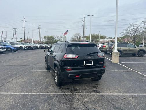 Diamond Black Crystal Pearlcoat 2020 Jeep Cherokee Trailhawk