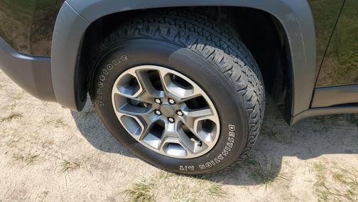Diamond Black Crystal Pearlcoat 2020 Jeep Cherokee Trailhawk