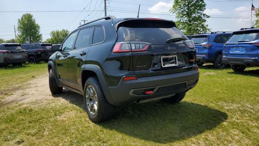 Diamond Black Crystal Pearlcoat 2020 Jeep Cherokee Trailhawk