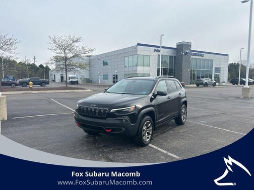 Diamond Black Crystal Pearlcoat 2020 Jeep Cherokee Trailhawk