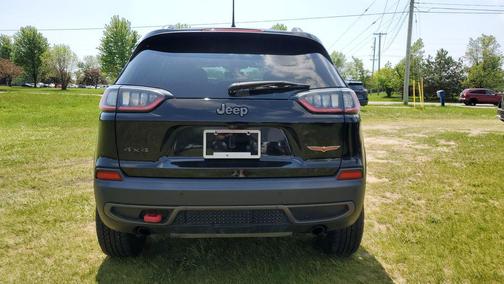 Diamond Black Crystal Pearlcoat 2020 Jeep Cherokee Trailhawk