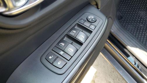 Diamond Black Crystal Pearlcoat 2020 Jeep Cherokee Trailhawk