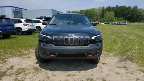 Diamond Black Crystal Pearlcoat 2020 Jeep Cherokee Trailhawk