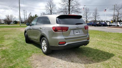 Titanium Silver 2019 Kia Sorento LX