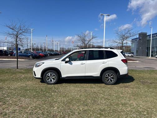 Crystal White Pearl 2021 Subaru Forester Premium