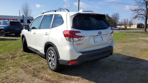 Crystal White Pearl 2021 Subaru Forester Premium