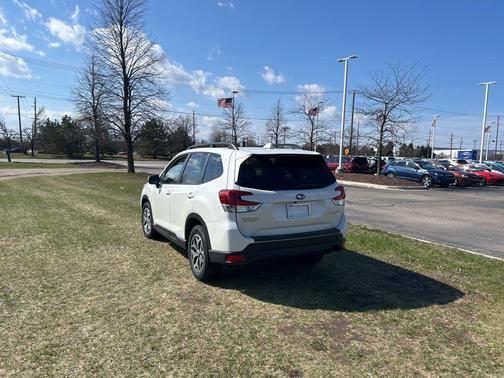 Crystal White Pearl 2021 Subaru Forester Premium