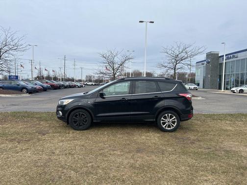 SHADOW BLACK 2018 Ford Escape SE